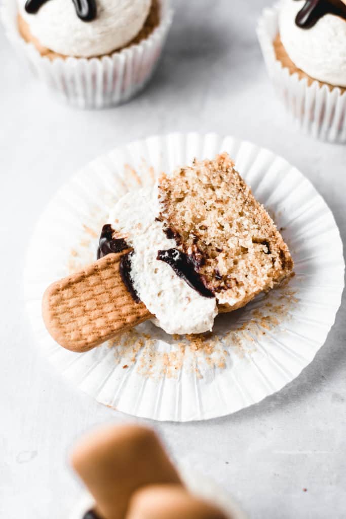 Soft banana cupcakes, filled with chocolate ganache and topped with cookie crumb buttercream! ⎪www.anasbakingchronicles.com