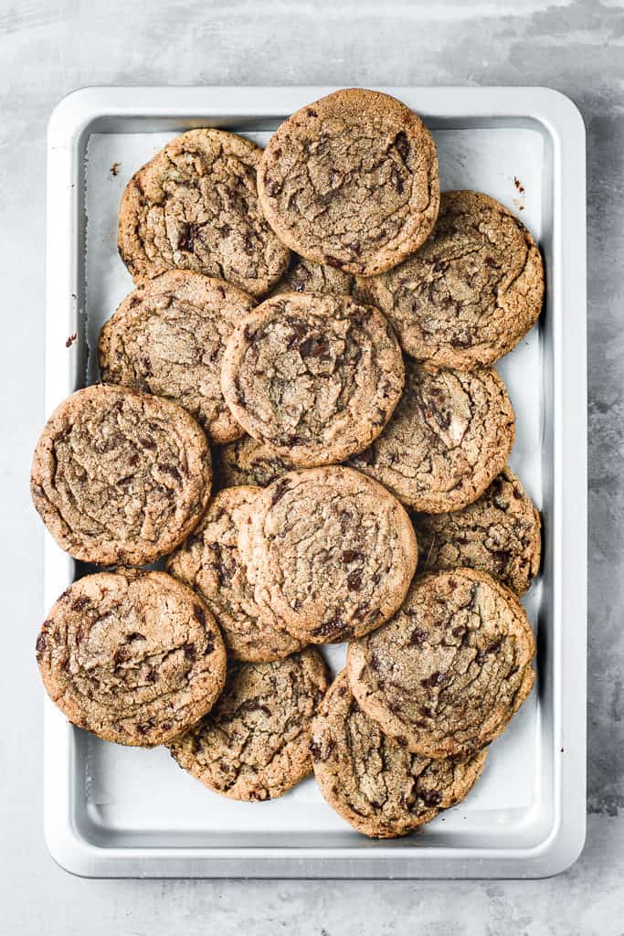 The BEST Chocolate Chip cookies made with a secret ingredient - BROWN BUTTER. Soft and chewy on the inside, but crispy on the outside - delish! ⎪www.anasbakingchronicles.com

#cookies
#chocolatechipcookies
#chocolate