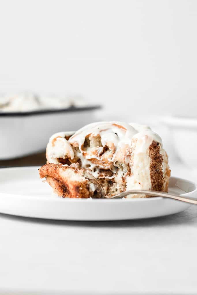 Quick and easy recipe for the softest, homemade cinnamon rolls, smothered in delicious vanilla bean cream cheese glaze - perfect for autumn! | www.anasbakingchronicles.com

#cinnnamonrolls
#fallbaking
#homemadecinnamonrolls