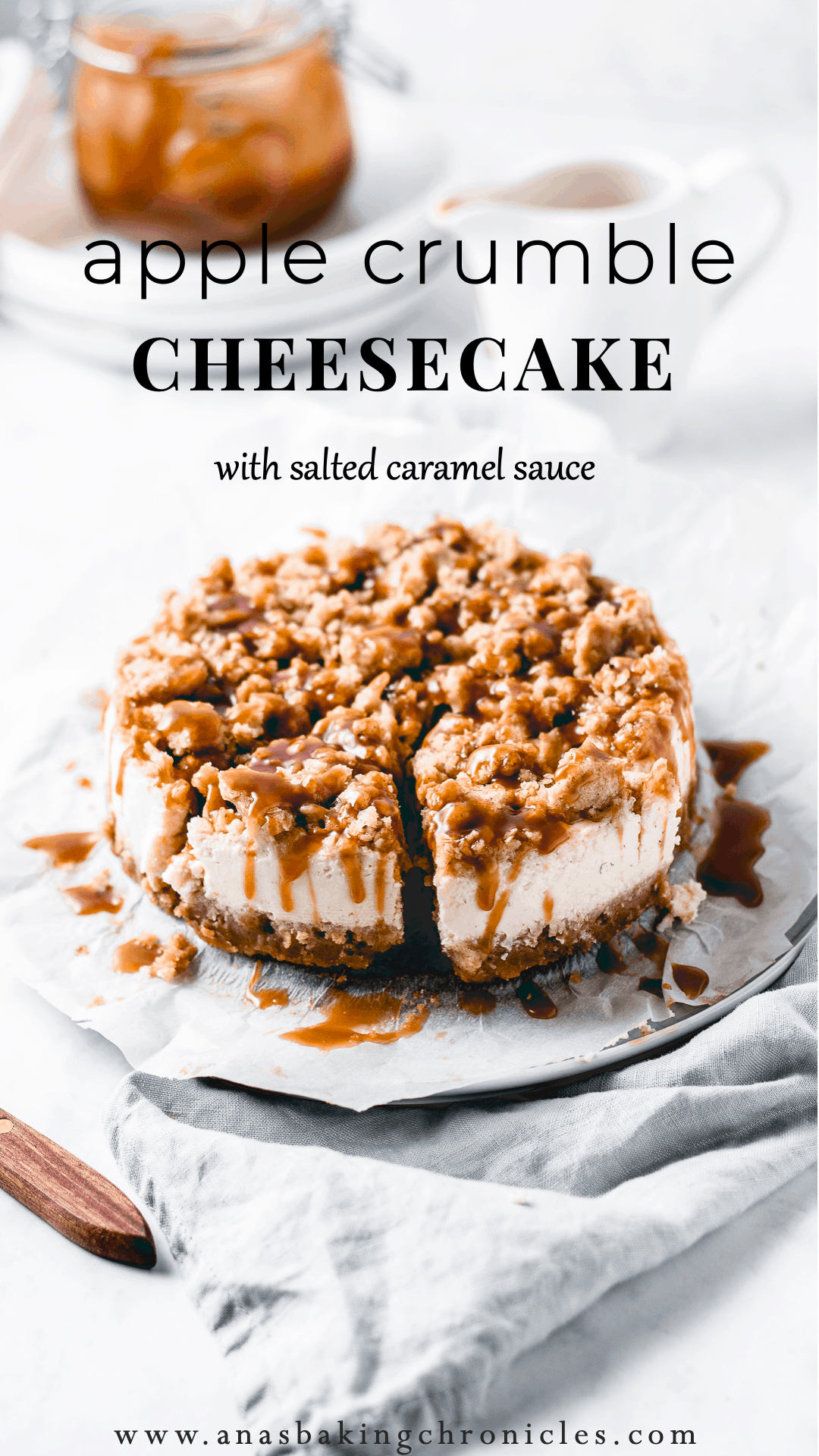 Insanely good and incredibly easy to make, this Apple Crumble Cheesecake with Salted Caramel sauce will become your favourite fall dessert!⎪www.anasbakingchronicles.com