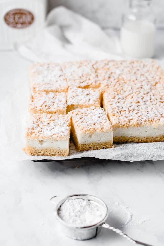 Refreshing and tangy, these Yogurt Lemon Pie Bars will win your heart! They're incredibly easy to make, you don't need any special ingredients and they're good for any occasion!⎪www.anasbakingchronicles.com