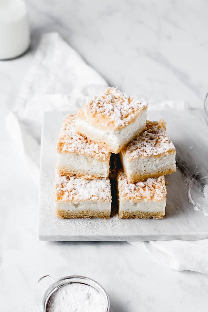 Refreshing and tangy, these Yogurt Lemon Pie Bars will win your heart! They're incredibly easy to make, you don't need any special ingredients and they're good for any occasion!⎪www.anasbakingchronicles.com