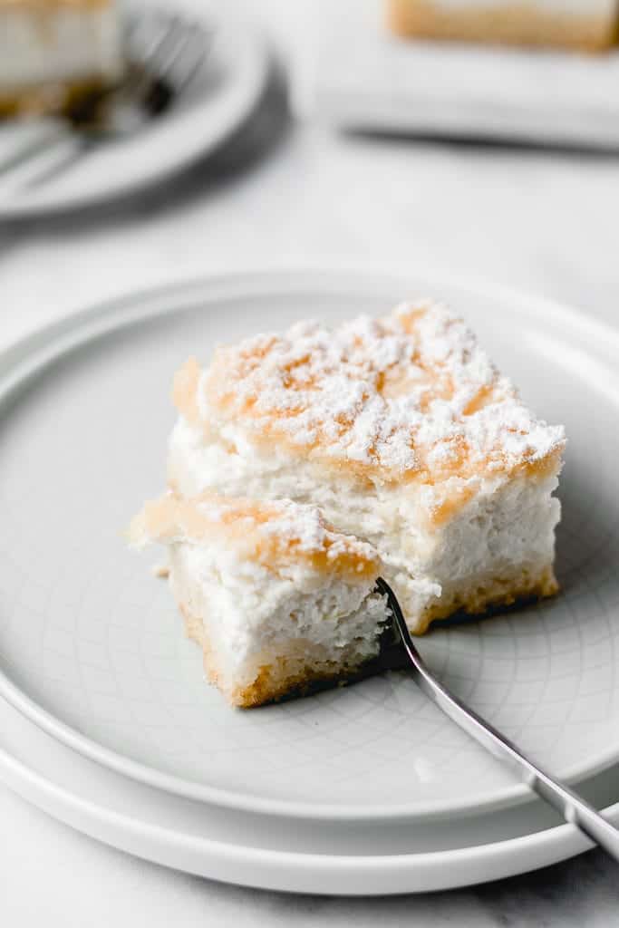 Refreshing and tangy, these Yogurt Lemon Pie Bars will win your heart! They're incredibly easy to make, you don't need any special ingredients and they're good for any occasion!⎪www.anasbakingchronicles.com