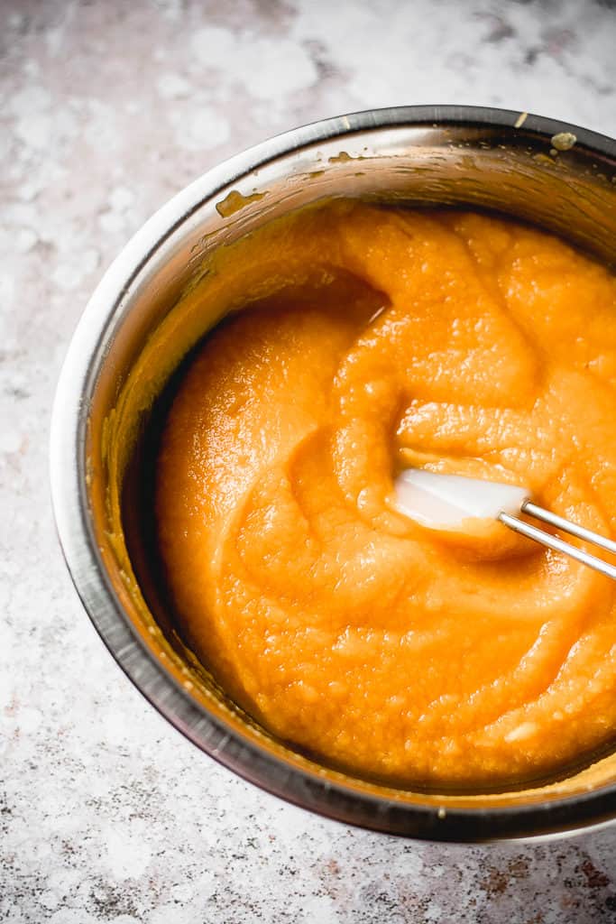 Homemade pumpkin puree is one of the easiest things to make. You can use it both in sweet and savoury dishes and I'm going to show you how to make it!