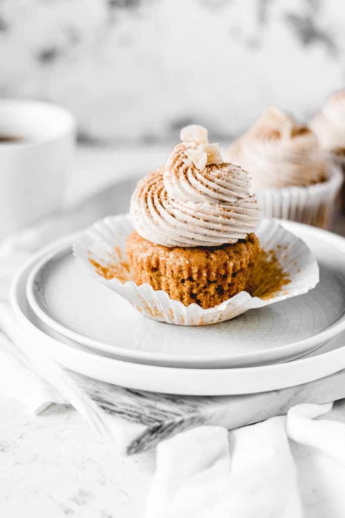 I’m welcoming October with these Pumpkin Spice Latte cupcakes. Fluffy and moist pumpkin spice cupcakes, topped with silky latte buttercream, cinnamon sugar and candied ginger.
