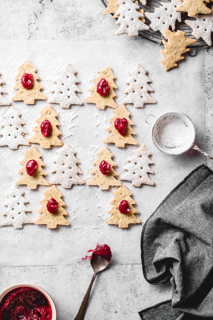 These lovely Pistachio Cranberry Linzer Christmas trees are going to be the star of your holiday table! With their festive looks and delicious flavour, they will win everyone's heart! ⎪www.anasbakingchronicles.com
#christmascookies
#christmasbaking
#linzercookies