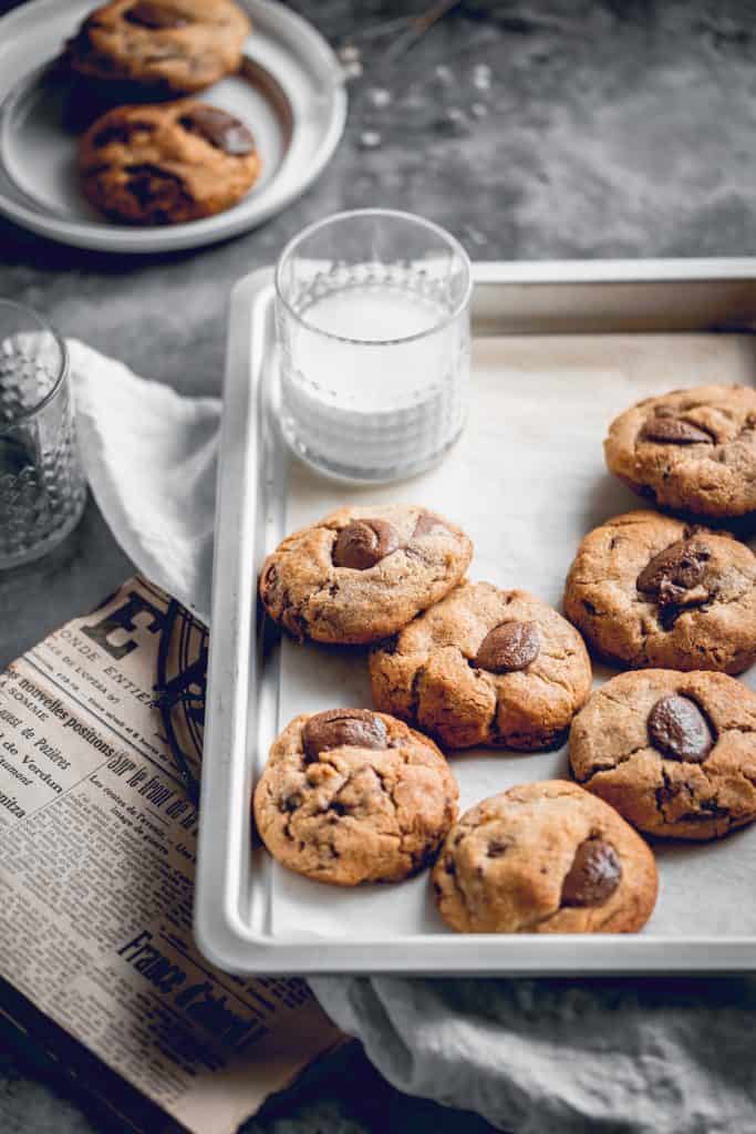 Perfectly soft and gooey inside, with lovely crispy exterior. These Milk Chocolate Orange Cookies are full of flavour, easy to make and you'll love them!⎪www.anasbakingchronicles.com