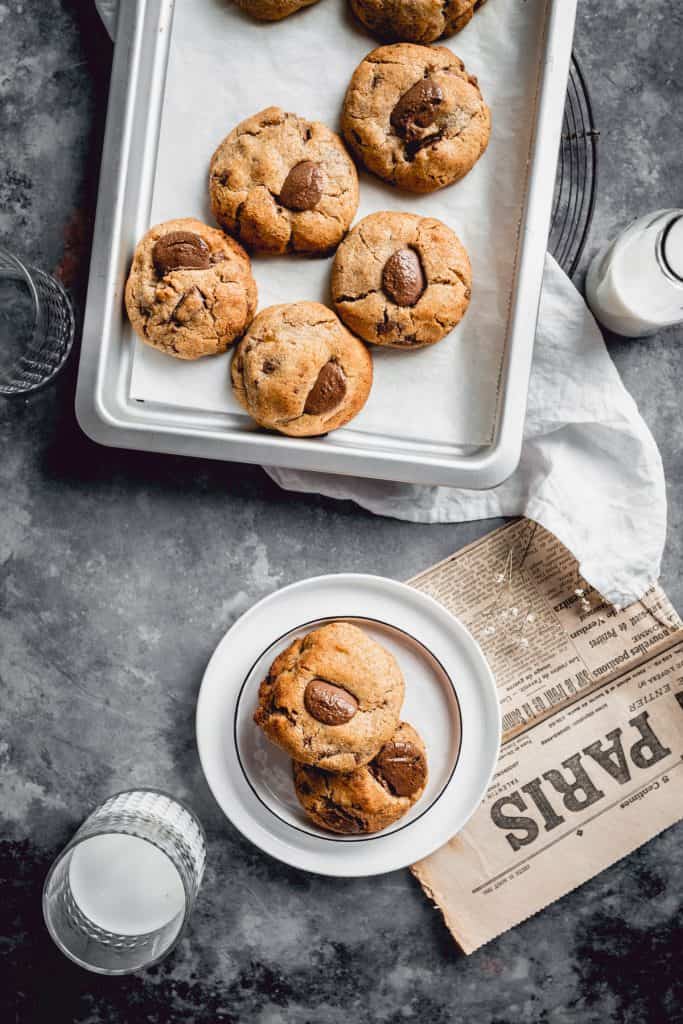 Perfectly soft and gooey inside, with lovely crispy exterior. These Milk Chocolate Orange Cookies are full of flavour, easy to make and you'll love them!⎪www.anasbakingchronicles.com