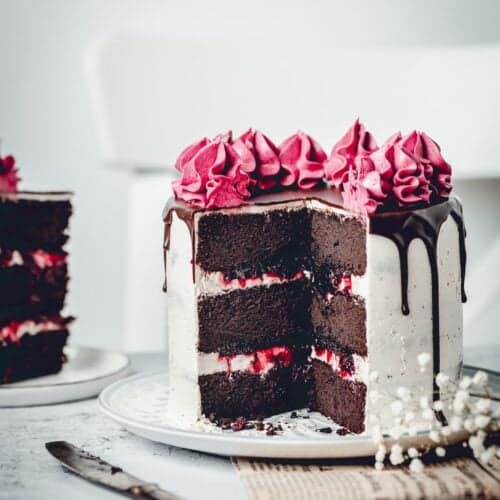 Gợi ý cherry decoration on chocolate cake để tạo ra món bánh ngọt ngào và lãng mạn