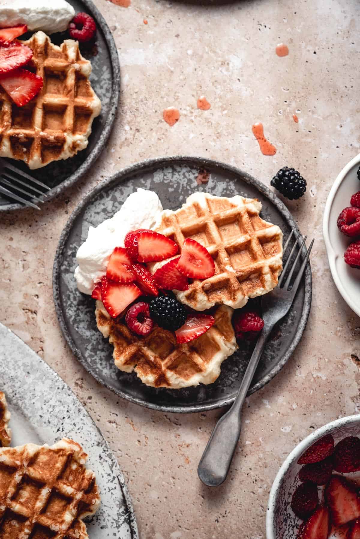 https://www.anasbakingchronicles.com/wp-content/uploads/2021/09/Belgian-Liege-Waffles-10.jpg